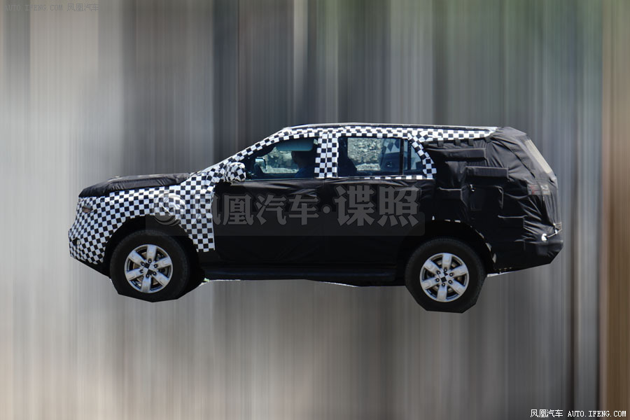 2015 Ford Endeavour side view Chinese spyshot