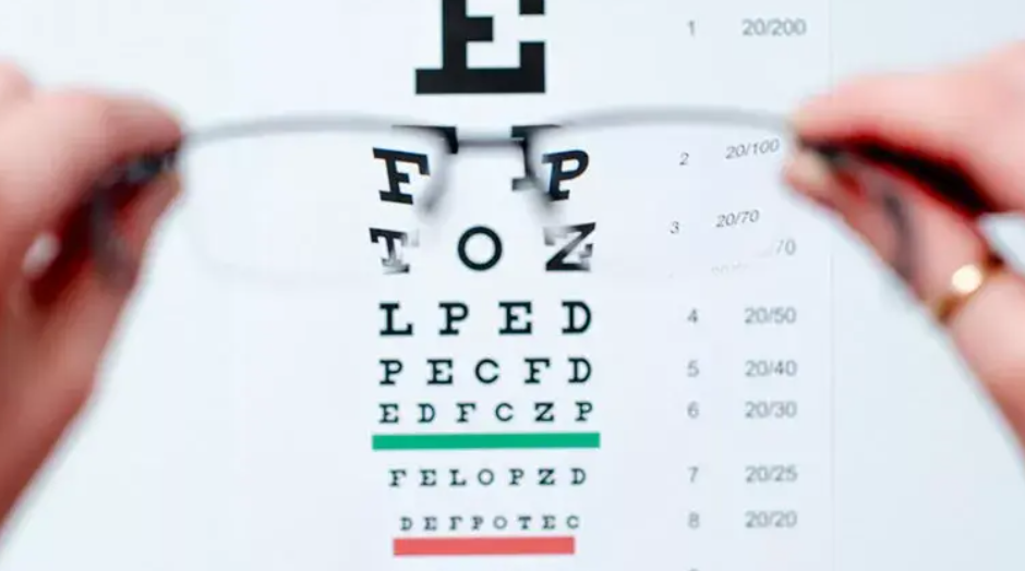 10 Tips on How to Choose the Right Eye Doctor Near You